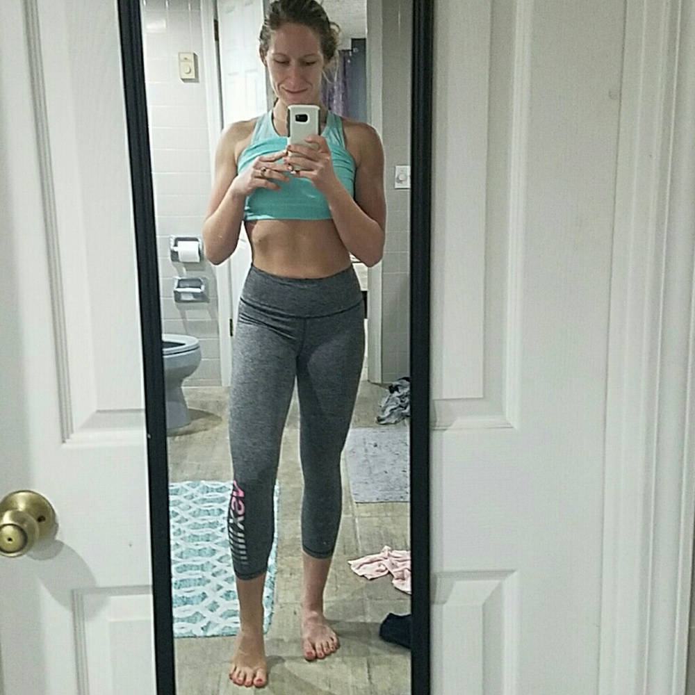 Mid rise, victorias secret Capri leggings