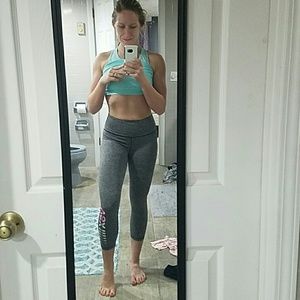 Mid rise, victorias secret Capri leggings