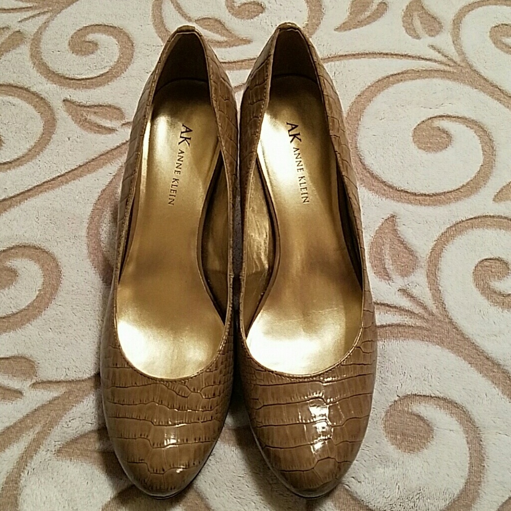 Anne Klein Taupe Heels