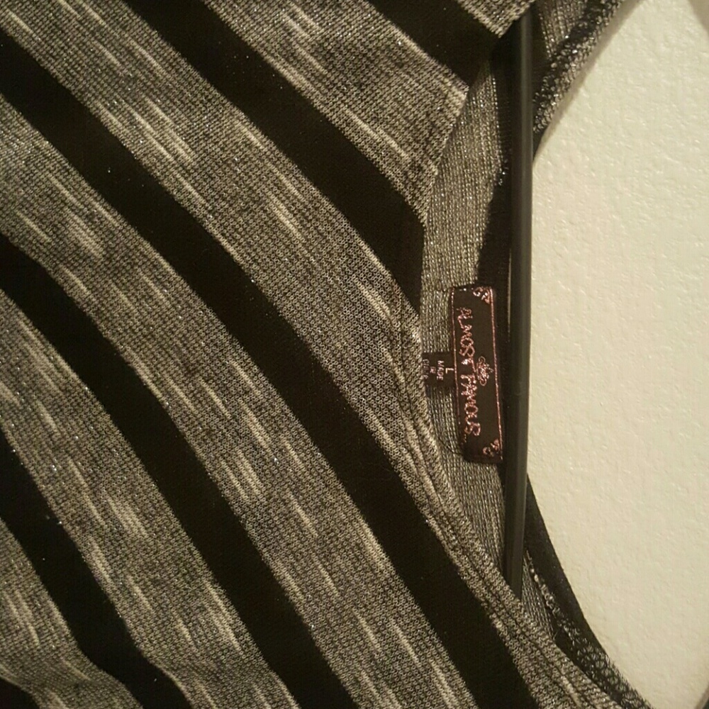 Top - Picture 2 of 3