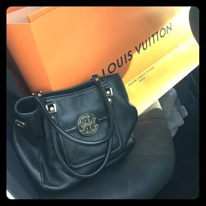 Tory Burch Classic Amanda Hobo Bag
