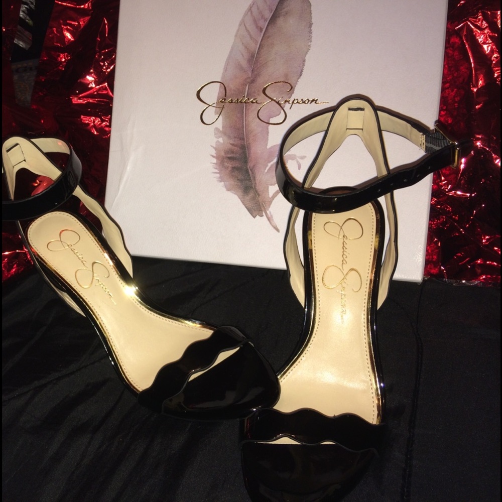 Heels - Picture 2 of 4