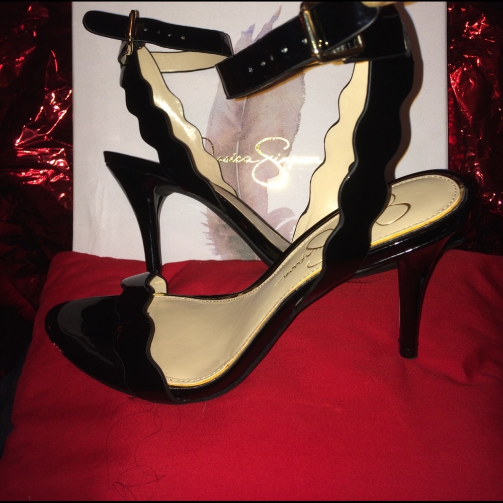 Heels - Picture 4 of 4