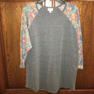 LulaRoe Randy Tee size 2XL ✌🏾🌻🎀