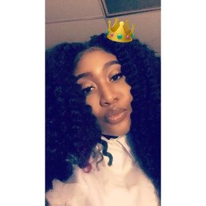 Meet your Posher, Chanel