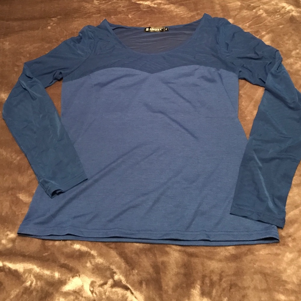 Long sleeved tee with mesh sleeves