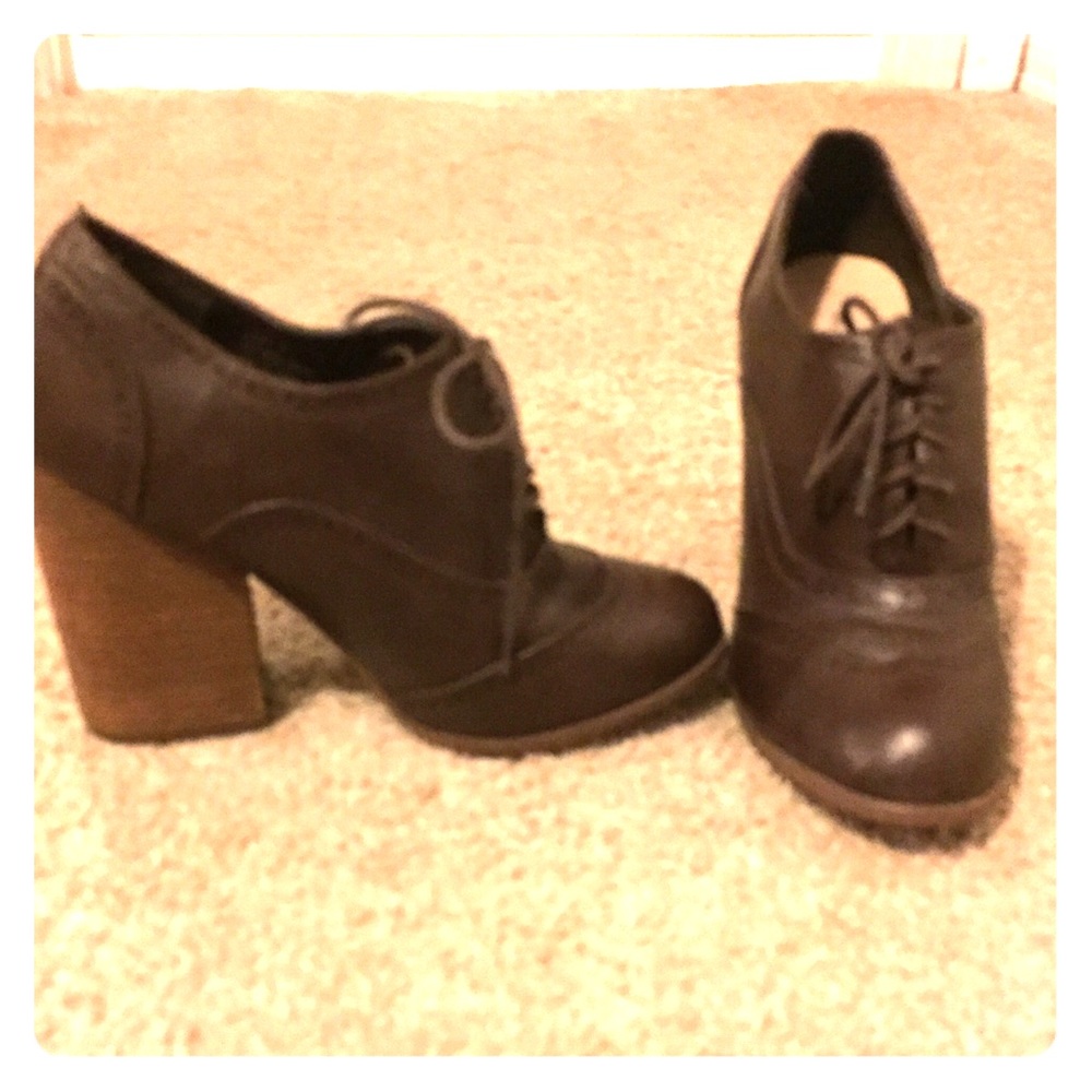Brown shoe