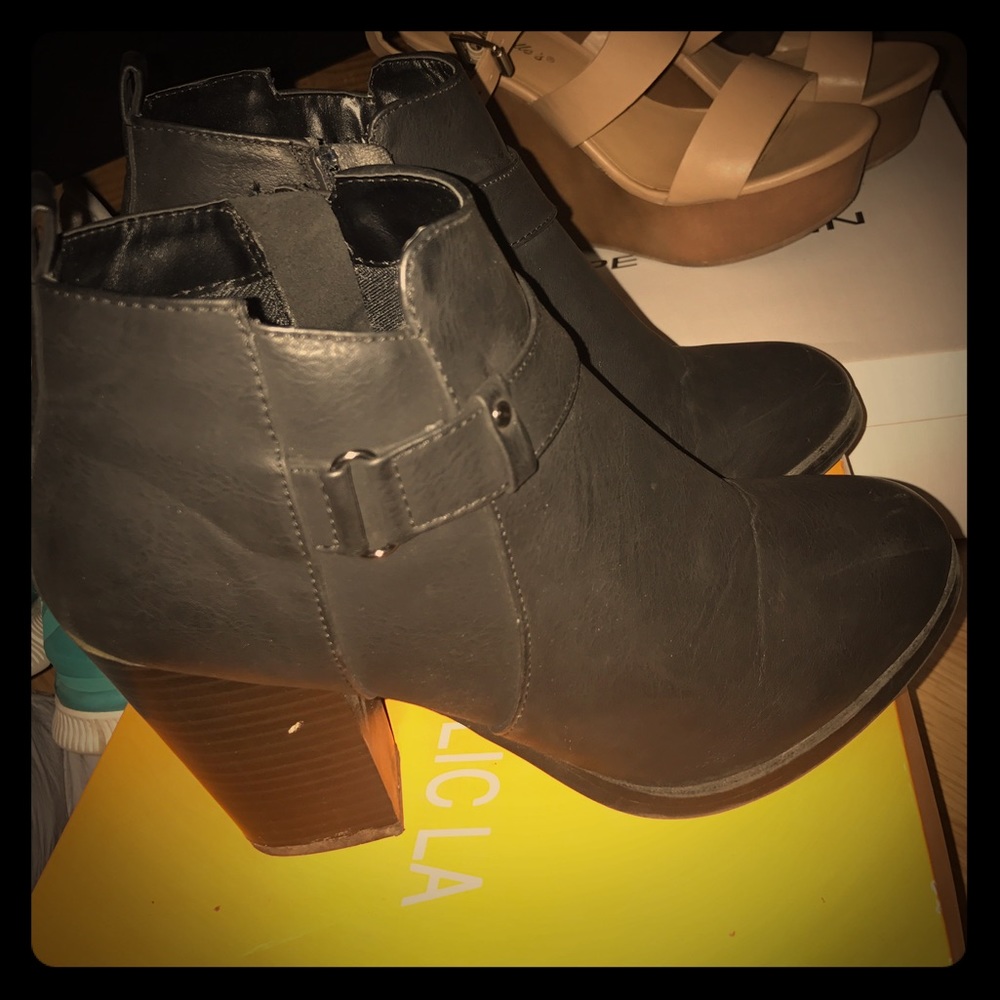 Black botties