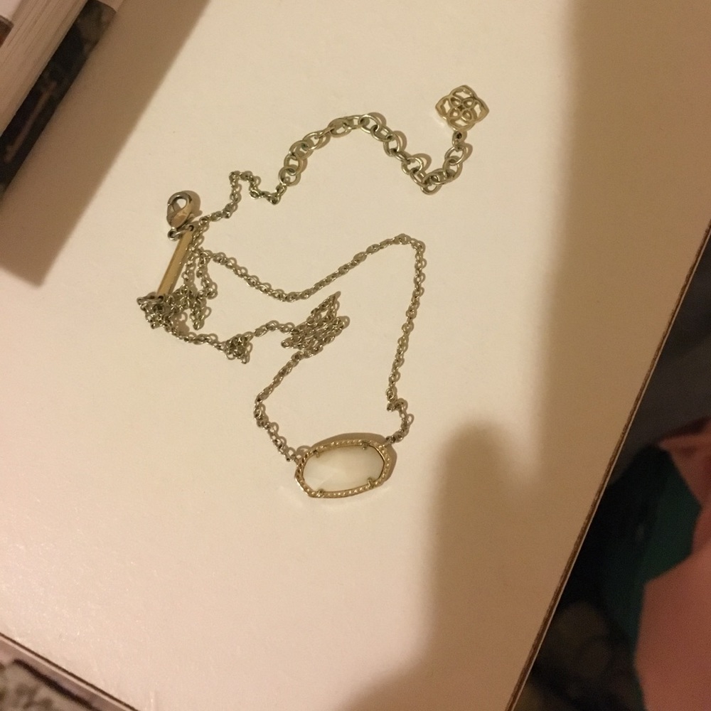 White Kendra pendent necklace