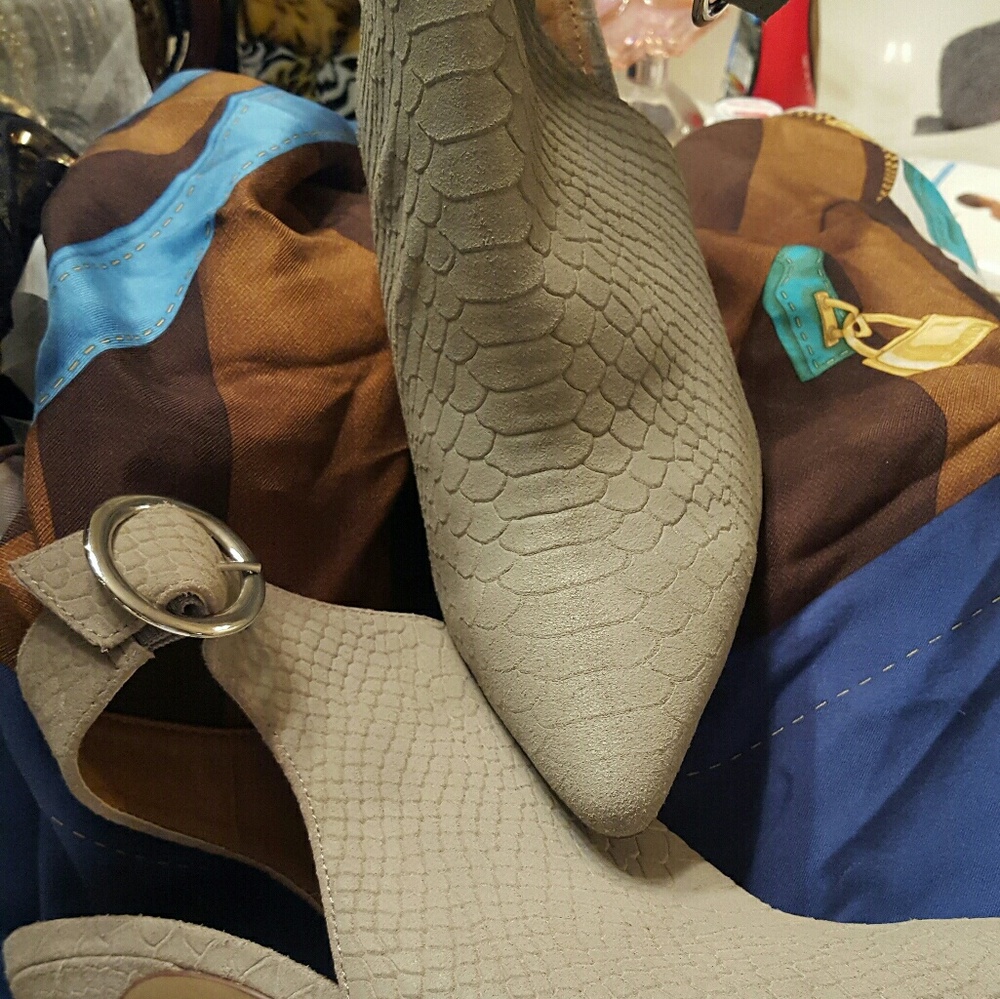 Grey close toe sling backs