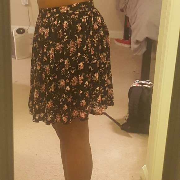 Floral skirt - Picture 2 of 2