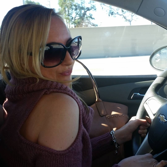 Meet your Posher, Jessica - Picture 2 of 3