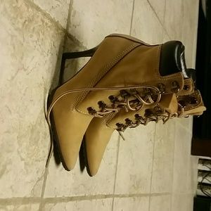 Colin Stuart Leather tan high heel