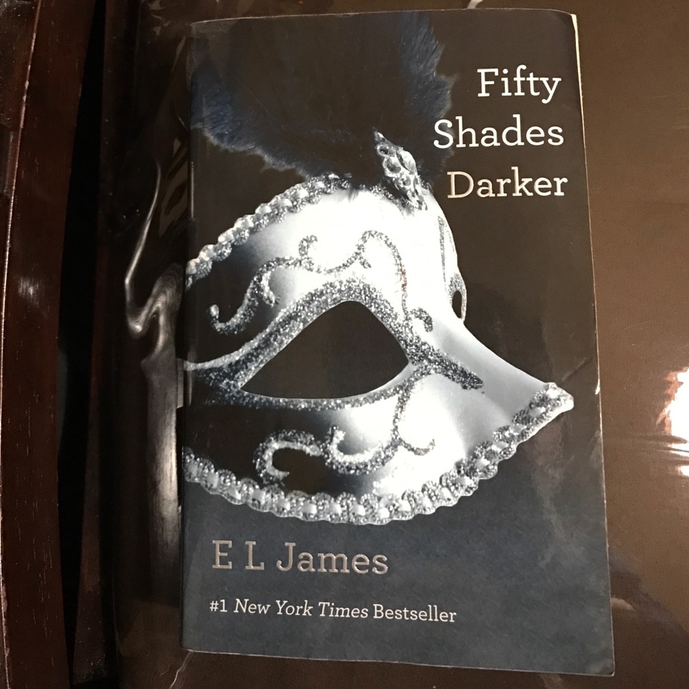 Fifty Shades Darker by E L James