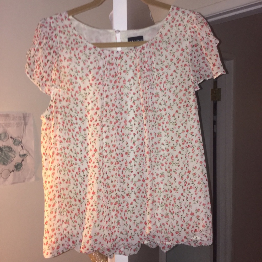Very cute flowered shirt