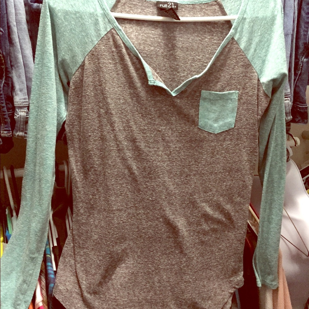 Worn once long sleeve baseball tee
