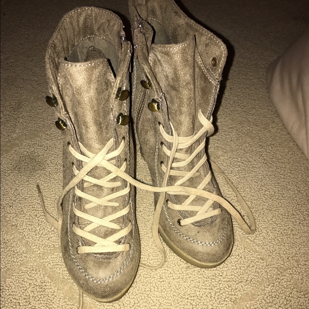 High heel boots