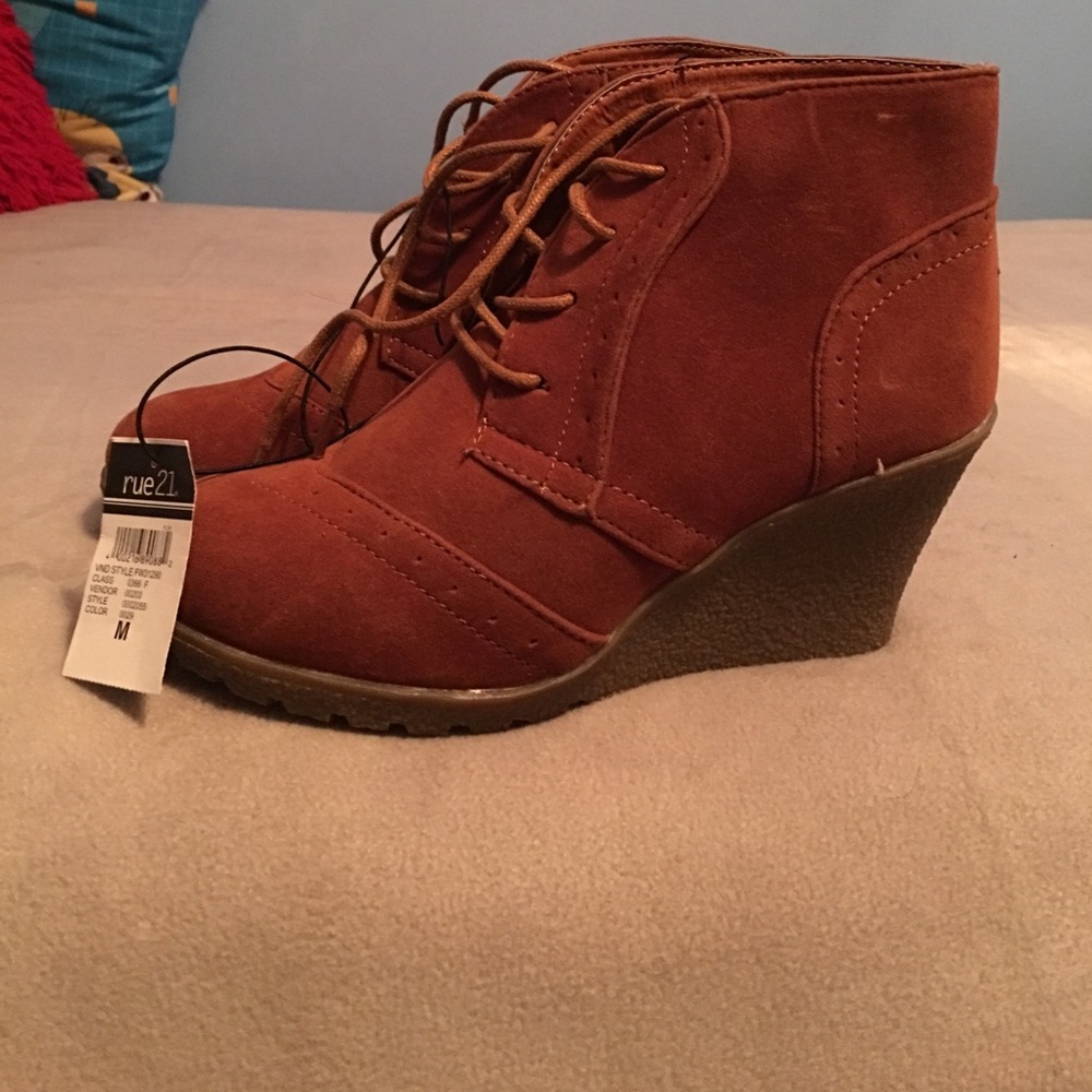 Brand new tan/brown suede ankle boots sz 7/8