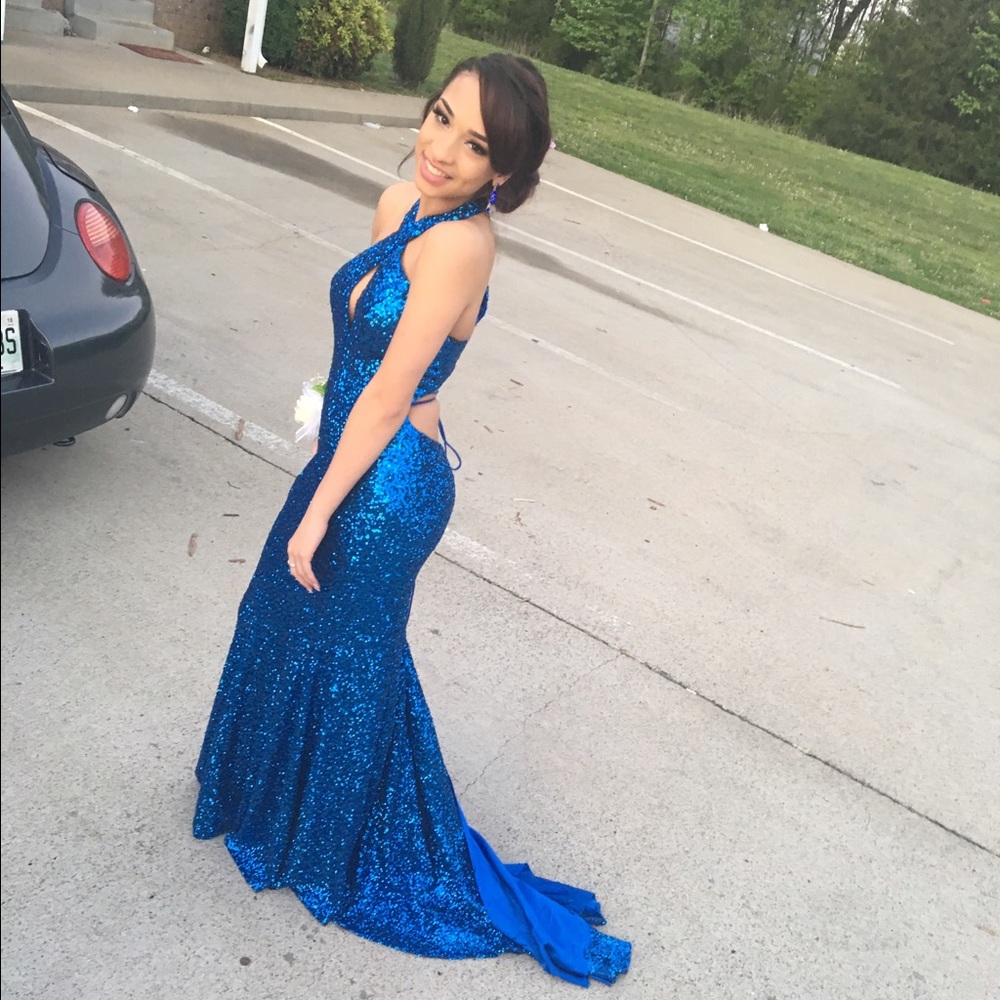 Prom dress!! - Picture 3 of 3
