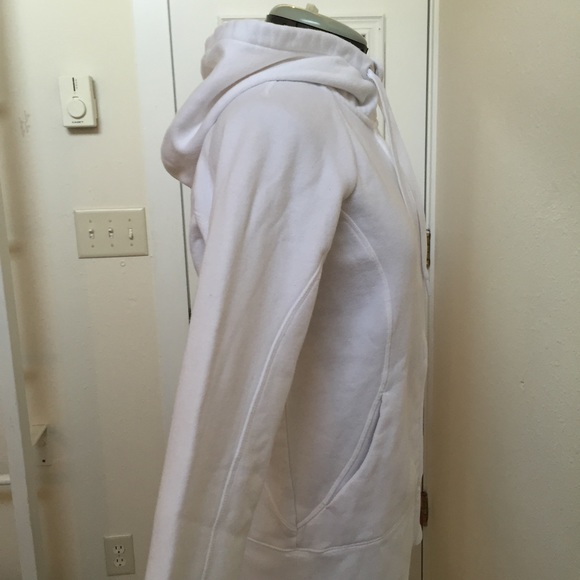 *SOLD** GapFit White Sweatshirt - Picture 3 of 4