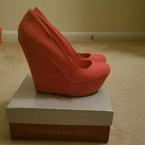 Honeysuckle Breckelle's wedges.