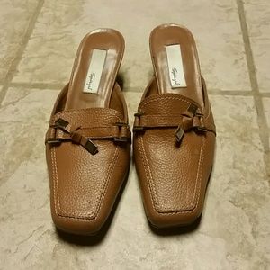 Speigel tan leather short heel shoe