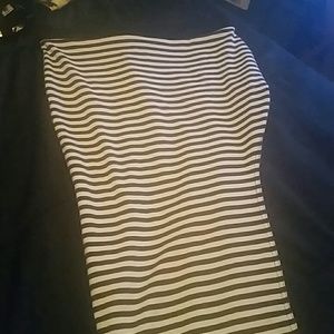 Asymmetric skirt (XL but fits smaller)