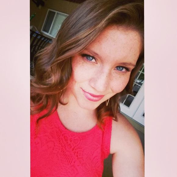 Meet your Posher, Danielle - Picture 1 of 1