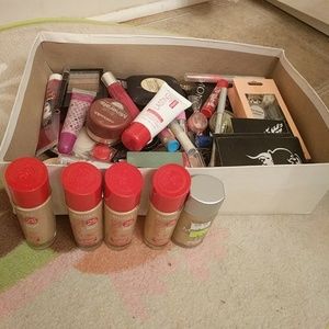 BIG BUNDLE OF MAKEUP