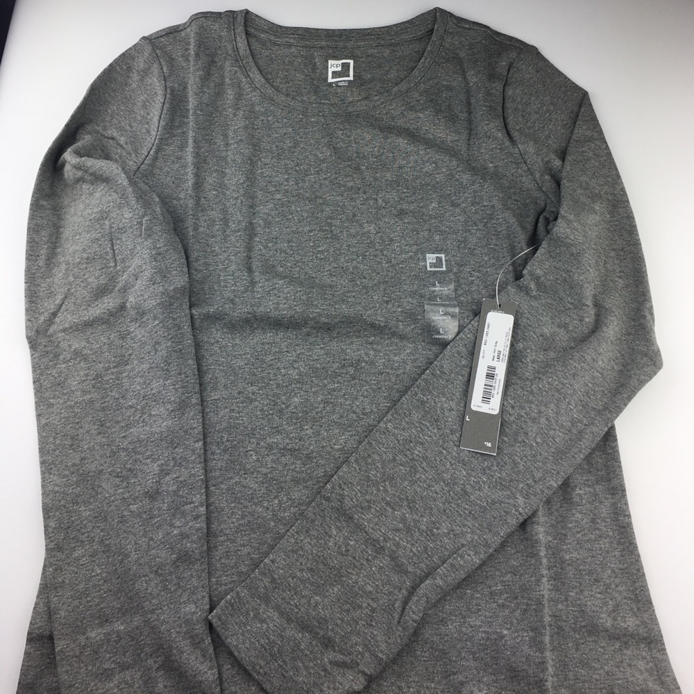 NWT grey long sleeves knit t shirt