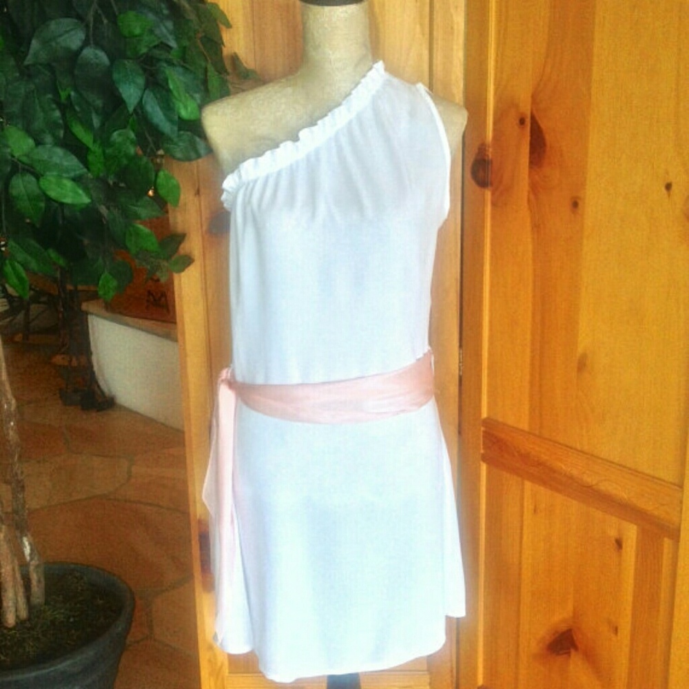 Super cute summer dress! Never worn!
