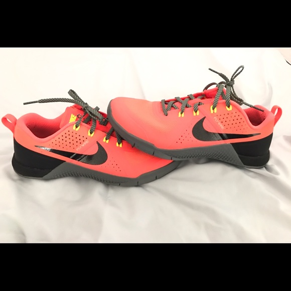Nike Shoes - Nike Metcon Crossfit Shoes Hyper Orange size 10