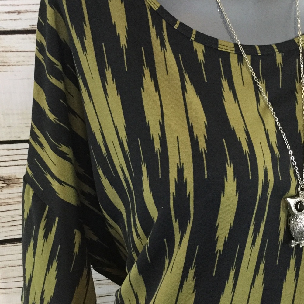 2XL Irma with splash of black & green tribal. - Picture 2 of 5