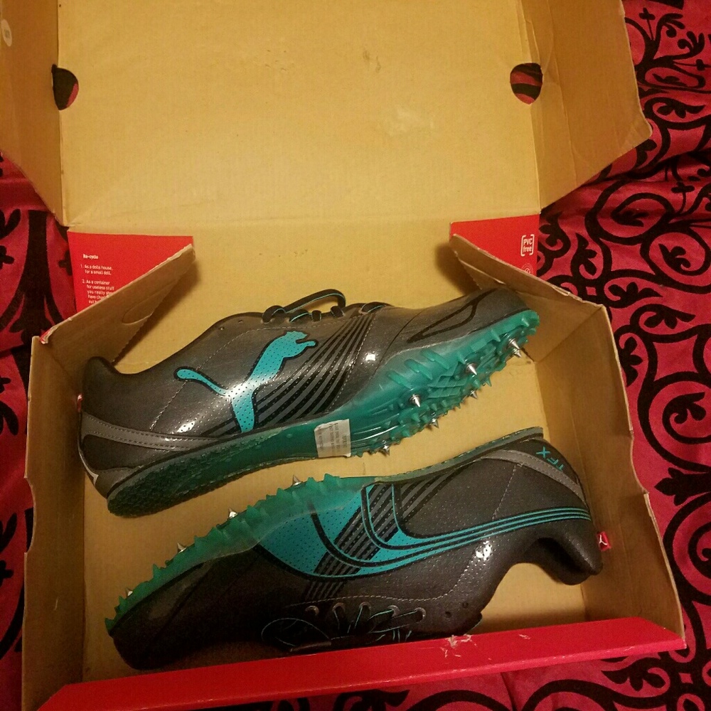 Pumas Spikes For Track