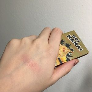 The Balm Hot Mama Blush 💖