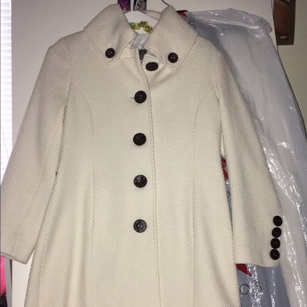 Creamy/ white trench coat