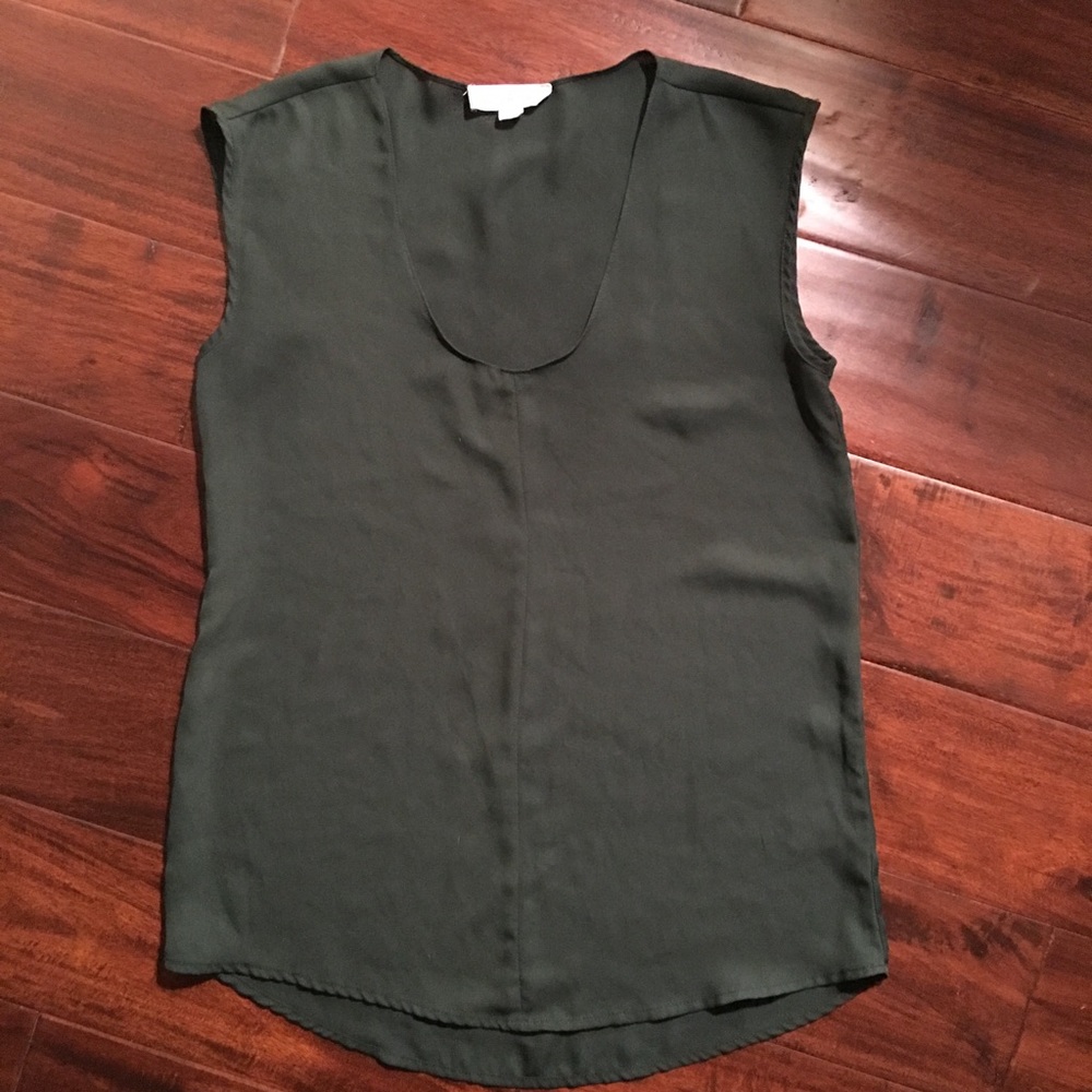 Stella Luc olive green flattering sleeve/neck top