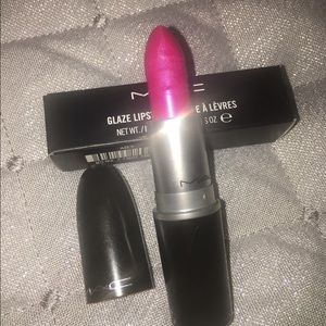 Mac lipstick in Pink Poodle.