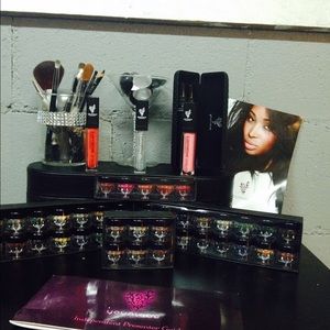 Meet your Posher, Laneko