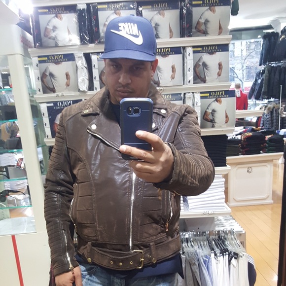 Meet your Posher, Luis - Picture 1 of 1