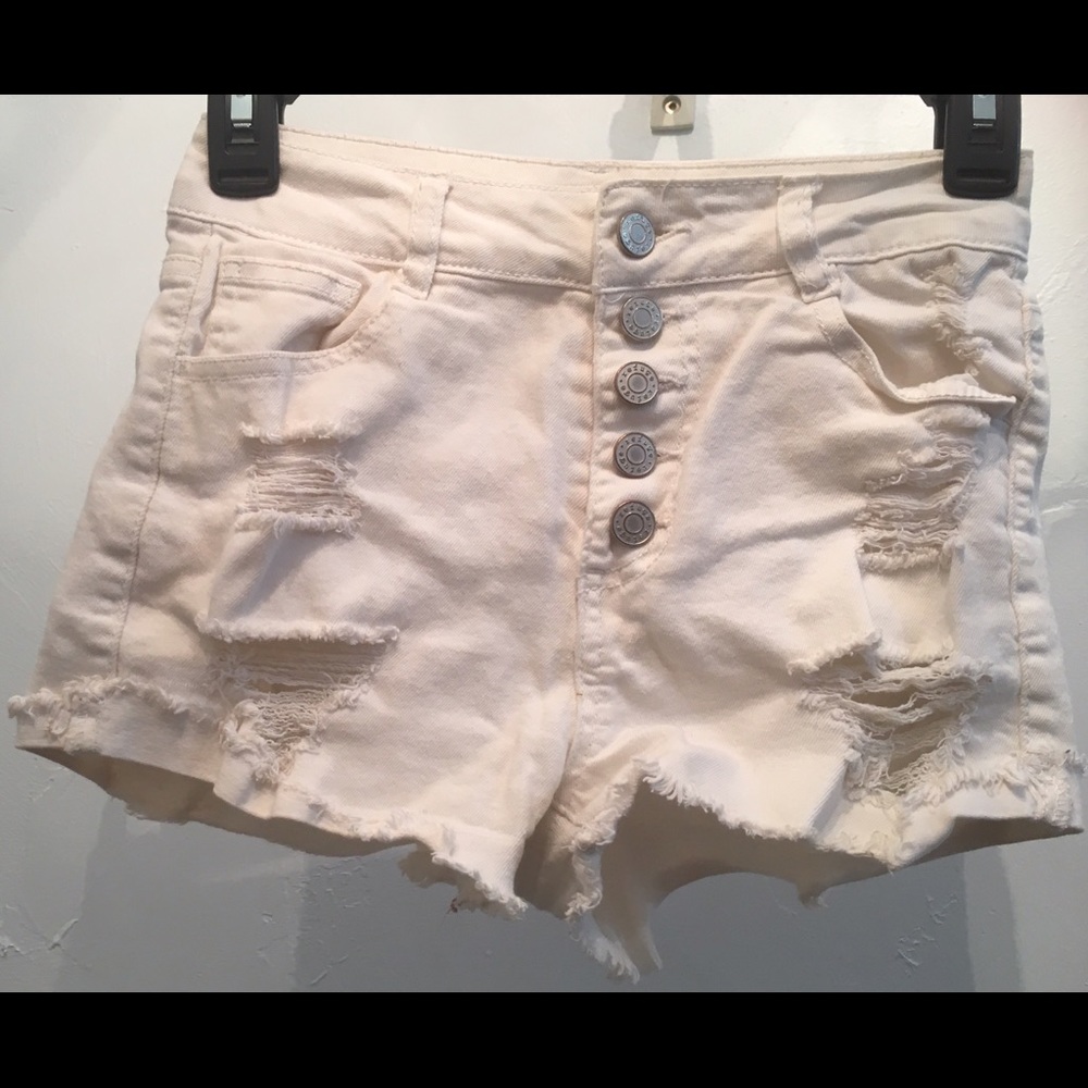 Super cute white shorts