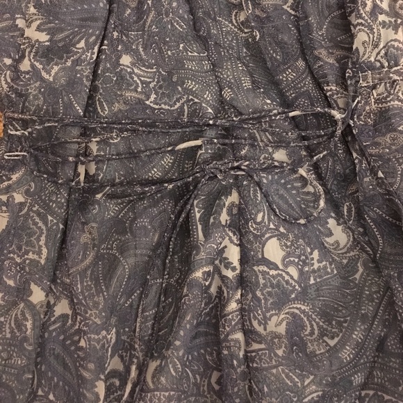 🎉HP🎉 Sleeveless blouse - Picture 4 of 5