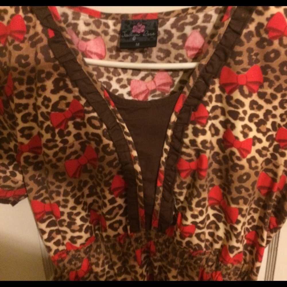 Scrub Top - Picture 2 of 3