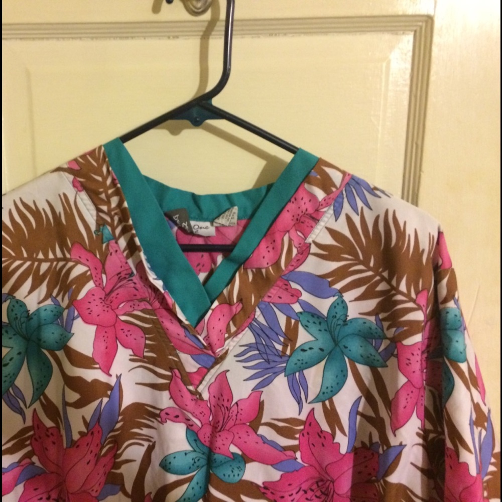 Scrub Top - Picture 3 of 3