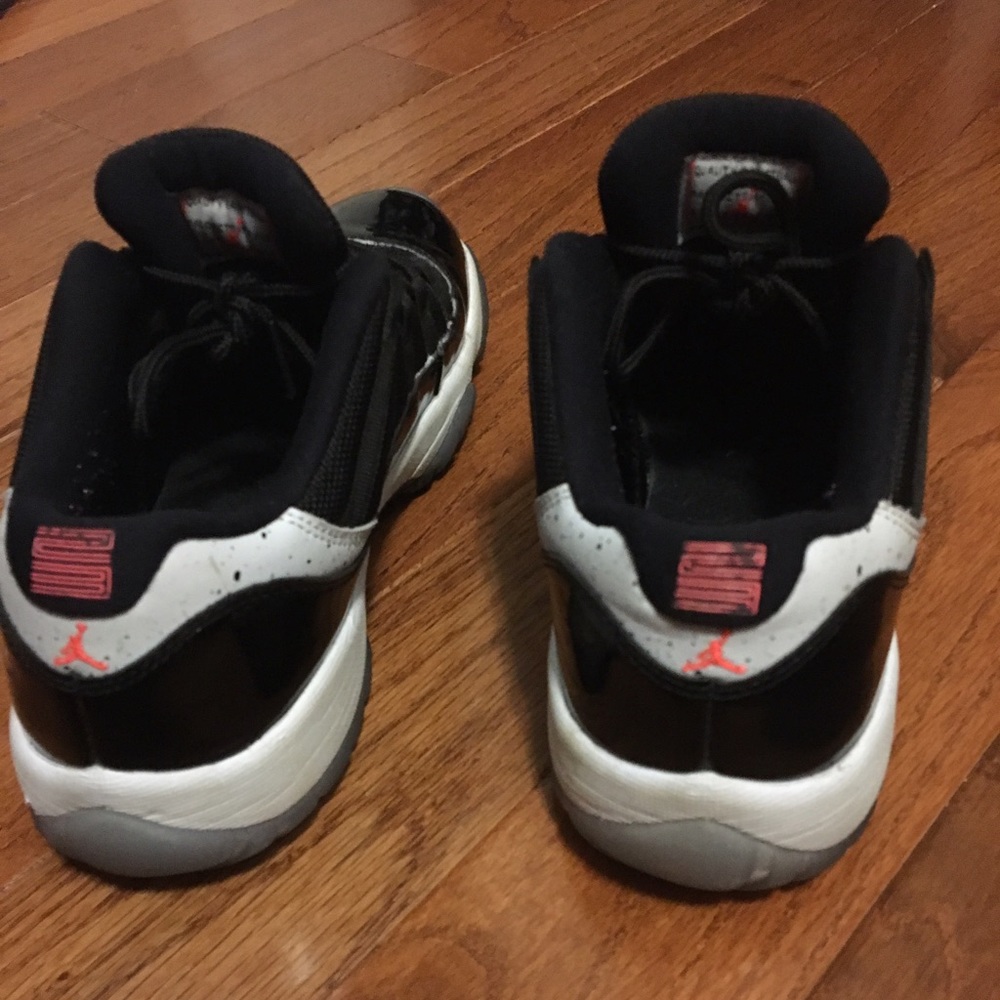Jordan 11s - Picture 2 of 4