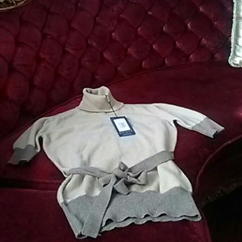 Cashmere. Sweater new with tag.