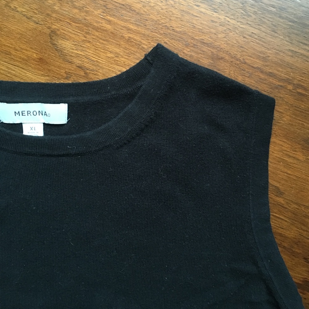Classic sweater vest in black