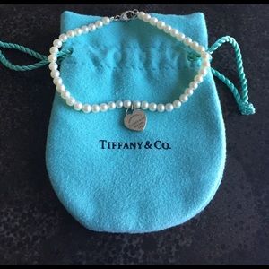 Tiffany & Co. Return to Tiffany pearl bracelet