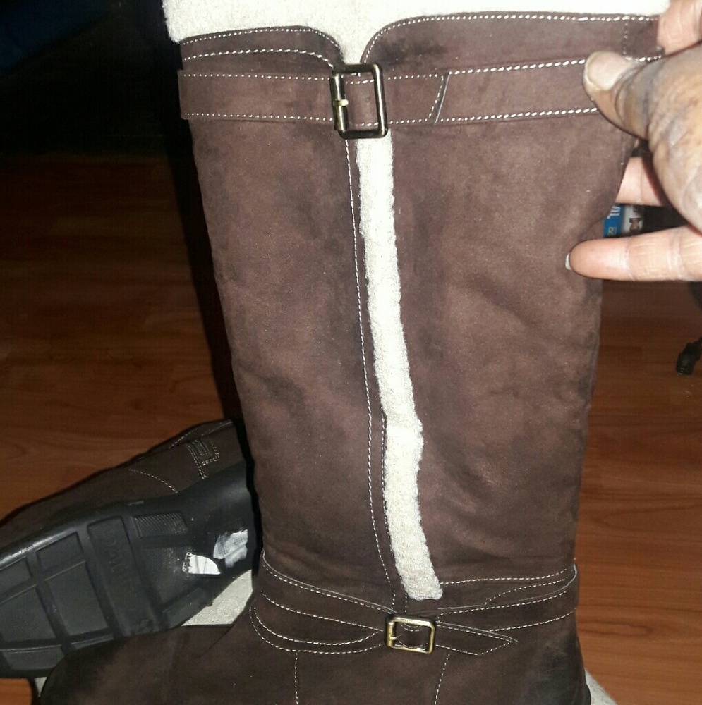 Naturalizer size 11 knee hi brown boots. Only worn
