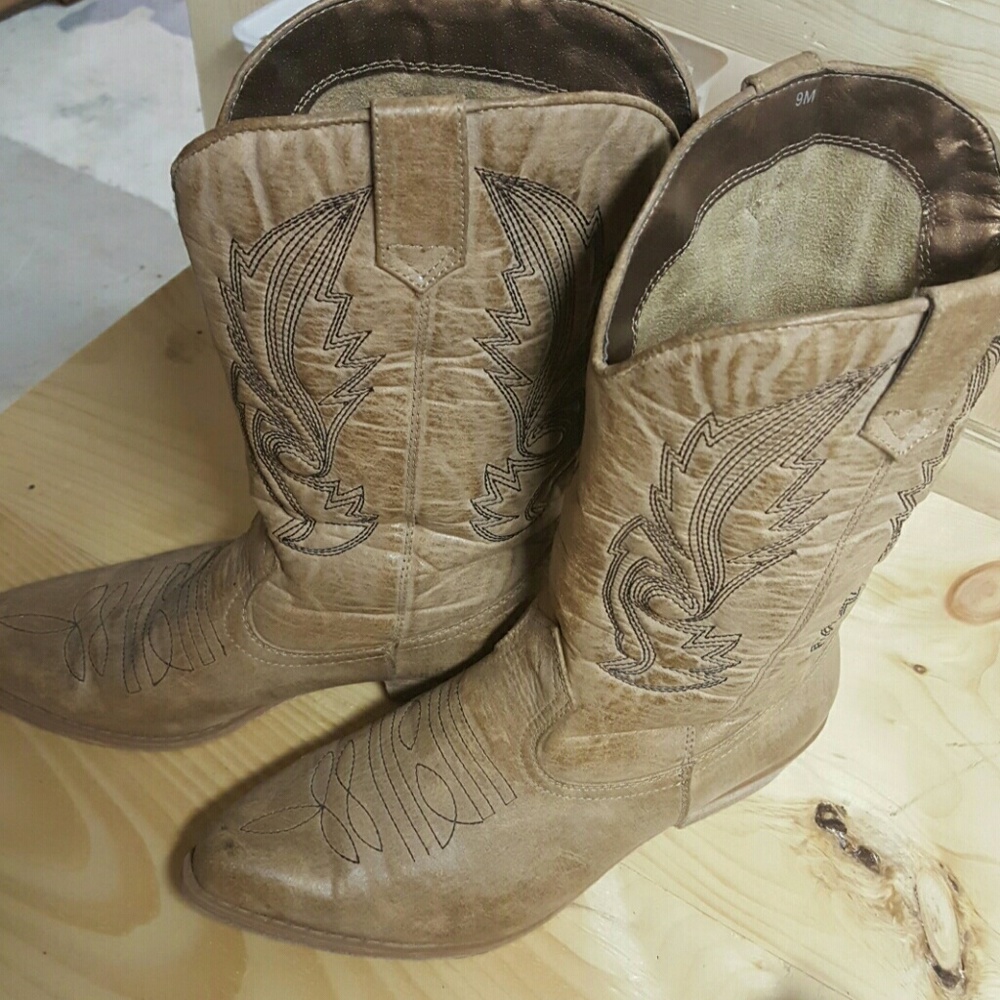 Super cute cow boy boots